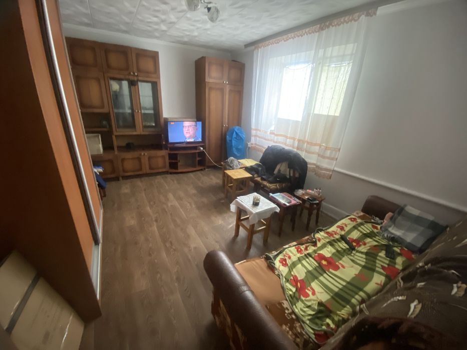 Продам однокімнатну квартиру .