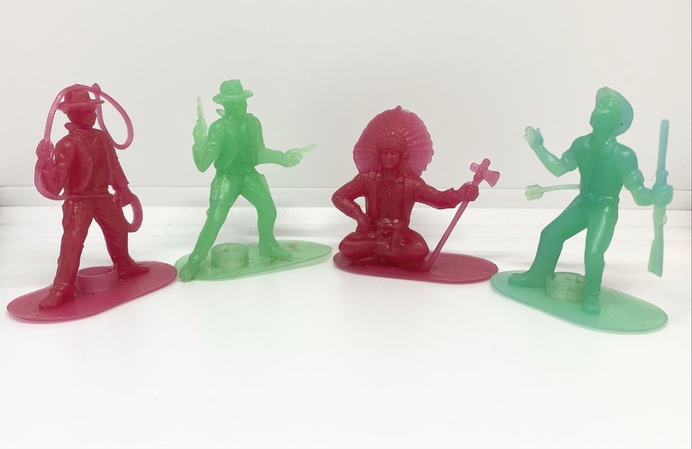Винтажные пластиковые фигурки ковбои - индейцы