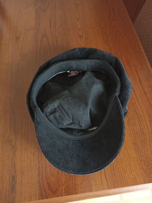 Czapka z daszkiem z weluru