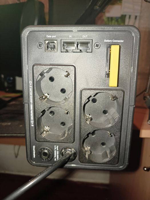 Источник бесперебойного питания APC 750VA (410W).