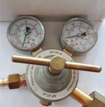 Редуктор аргоновий з манометром великий, для зварювальних робіт.