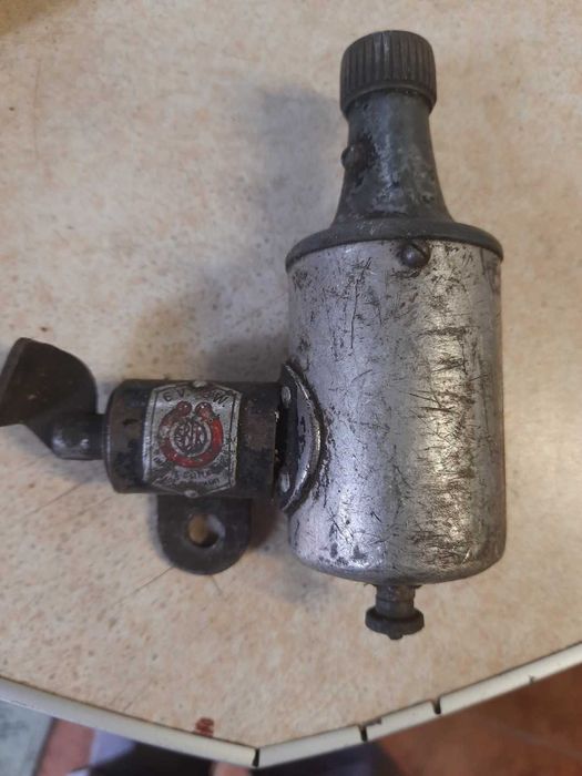 Stare zabytkowe dynama Bosh do rowerów z czasów PRL-u