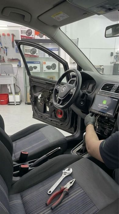 Instalação e Upgrade de Som Auto: Colunas e Rádios Touch