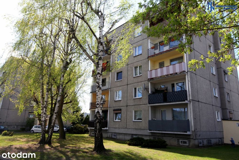 Pierwsze piętro, 3 pokoje, do zamieszkania