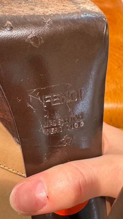 Взуття Fendi 37 розмір