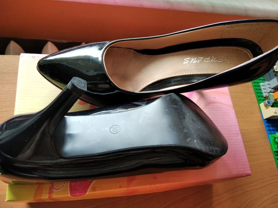 Czarne buty pełne