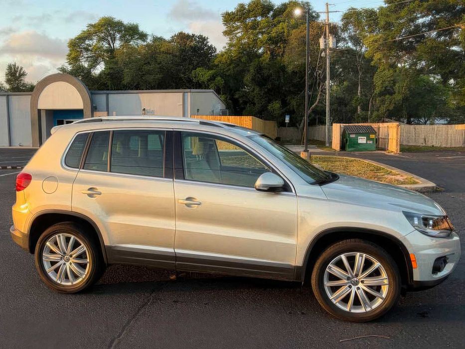 Volkswagen Tiguan R-Line      2015
