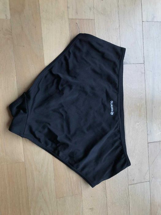 Czarne majtki kąpielowe