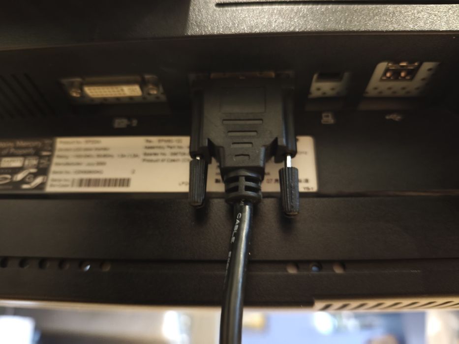 Monitor HP LP2465 full hd z podstawa