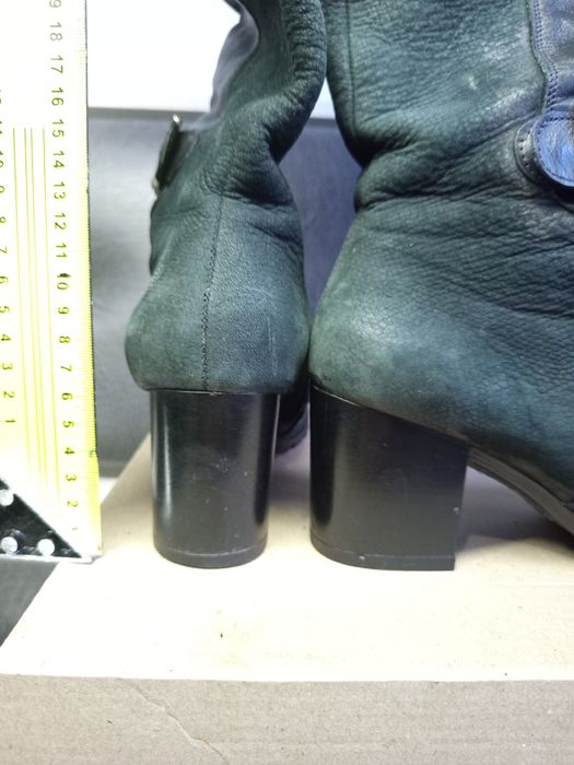 Жіночі зимові шкіряні чобітки
Продаю жіночі зимові чобітки