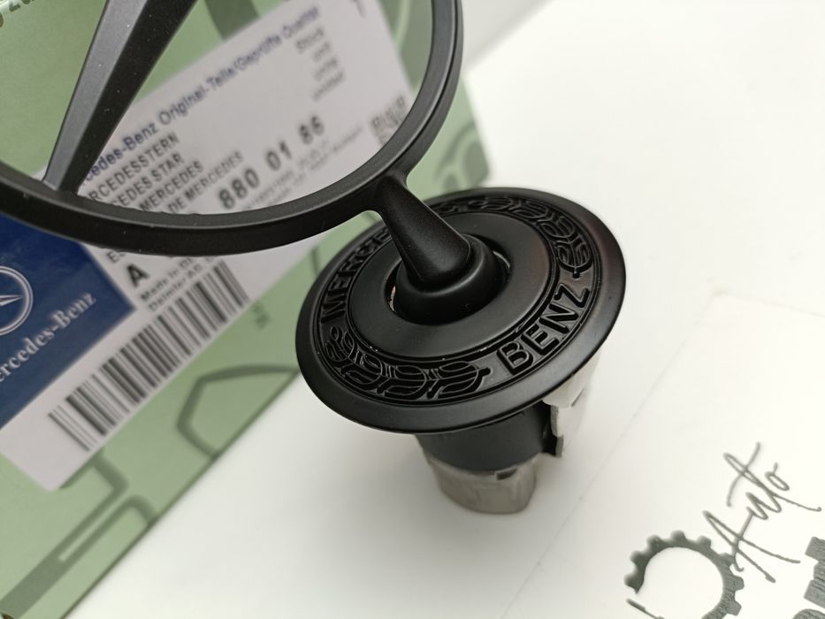 Emblema símbolo logotipo capô Mercedes Com legenda Preto Matte