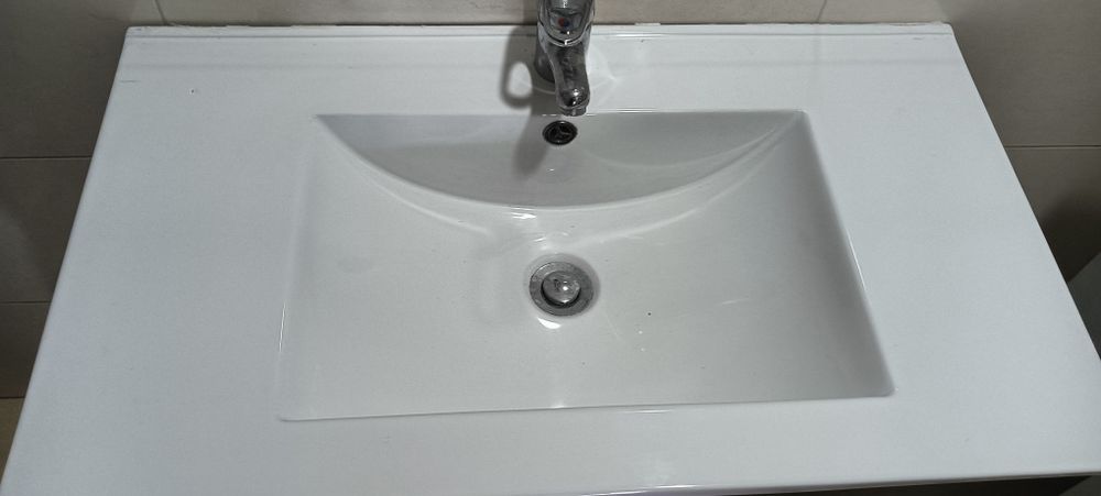 Conjunto móvel com lavatório e espelho