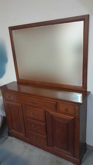 Aparador com espelho