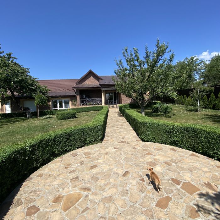 Продаж будинку