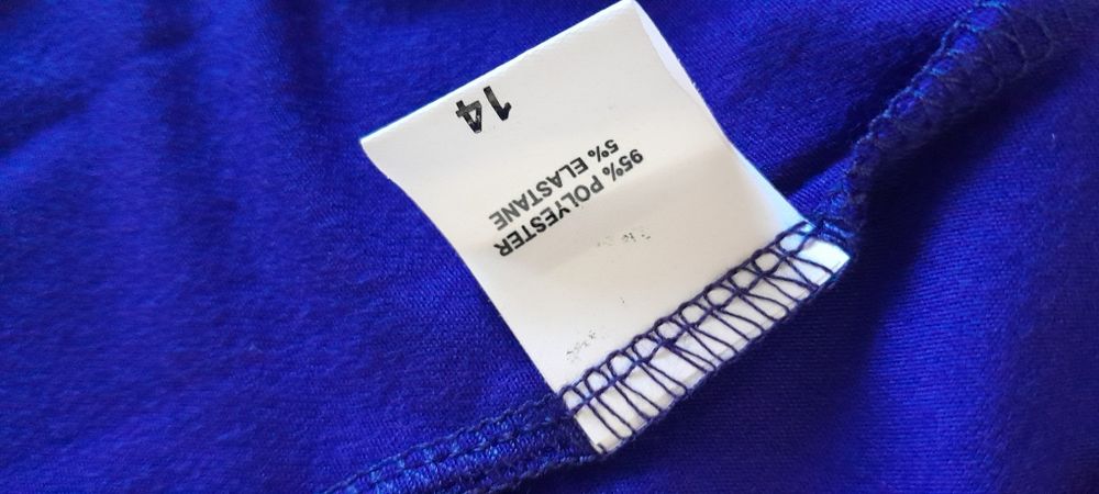 Sukienka w kolorze chabrowym