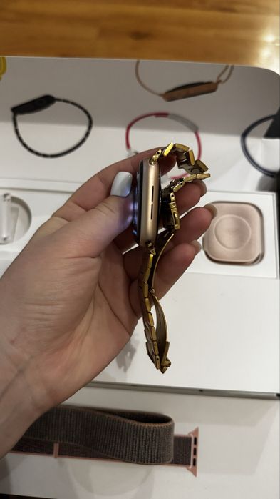 Смарт годинник Apple Watch SERIES 4 Gold Aluminum Case Pink  44MM