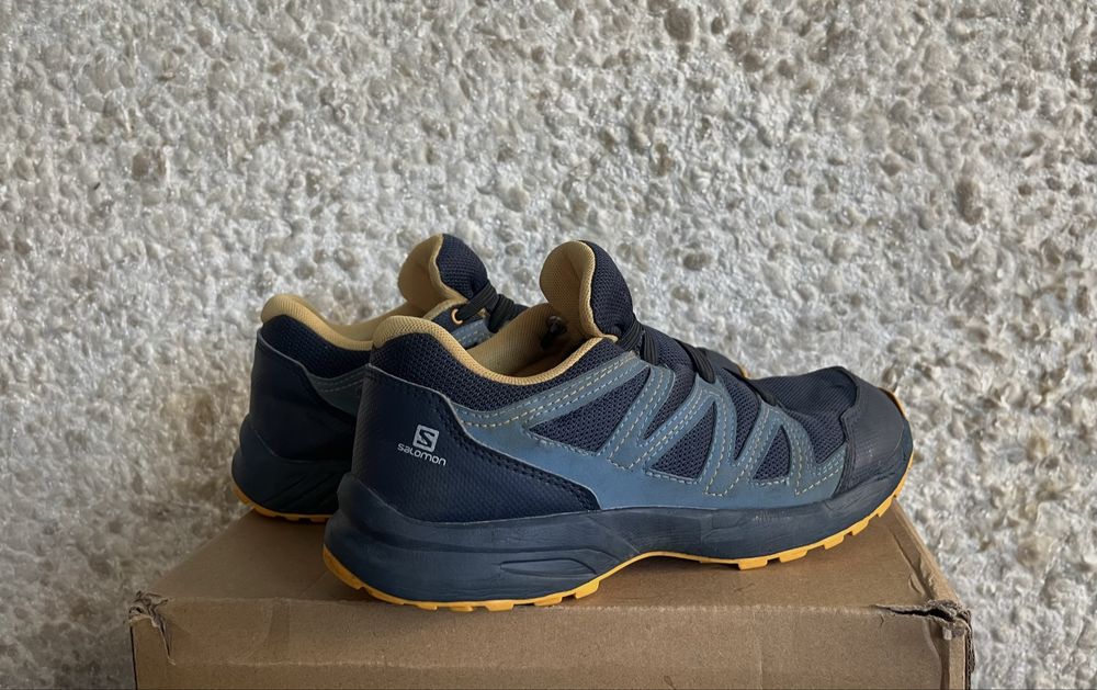 Трекинговые кроссовки Salomon