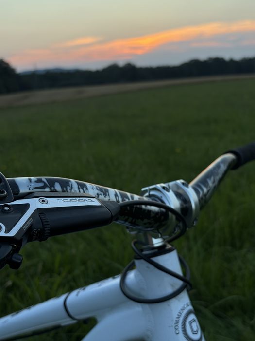Commencal absolut pure white