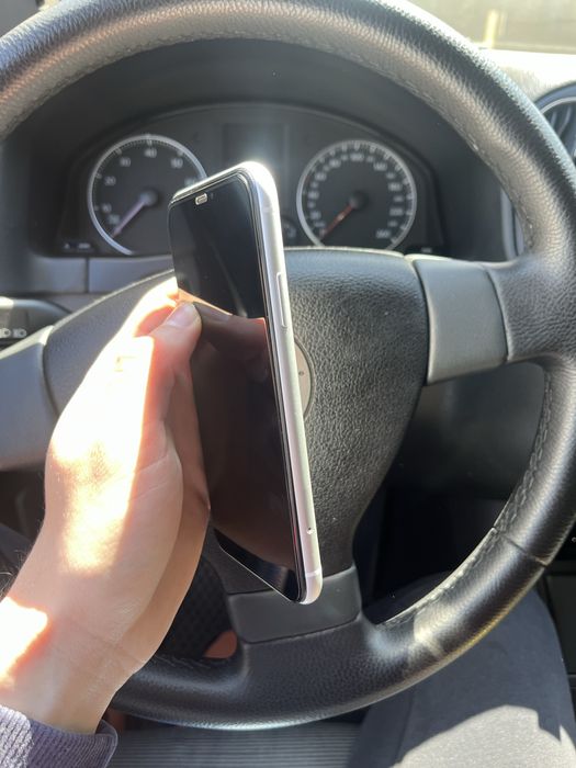 Продам Iphone Xr (айфон хр)