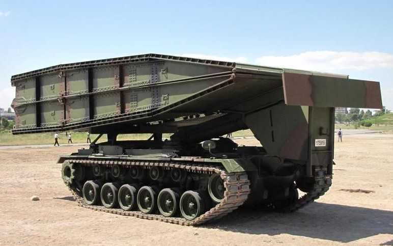 Roco MiniTanks - Blindado com Ponte de passagem para Veículos / 1:87