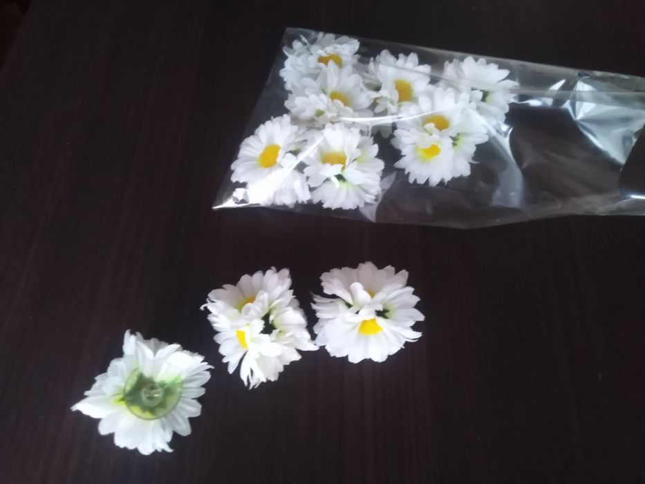 Bukieciki stokrotki margaretki na przyssawkach 10szt.