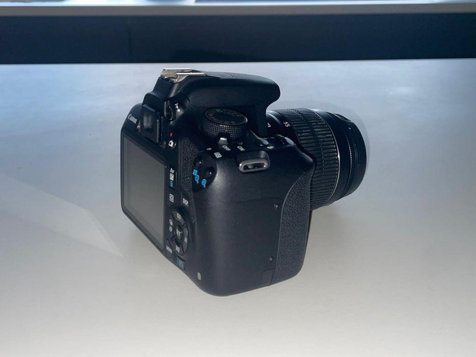 Canon 1200d com lente do kit (18-55mm) e bolsa original da canon