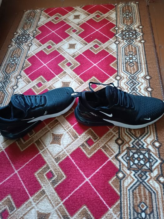 Кросівки Nike AIR 270 в продажі