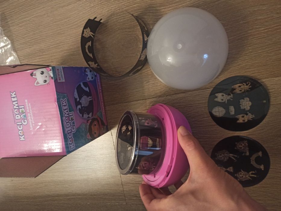 Koci domek gabi lampka nocna z projektorem