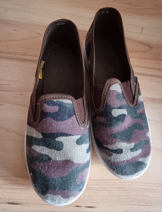 Kapcie moro rozm. 33