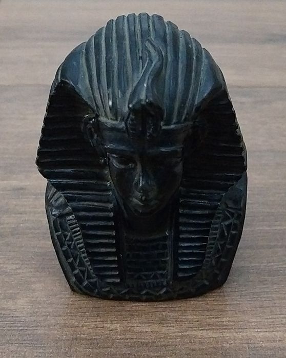 Estatueta/busto do faraó egipcio Tutankhamon