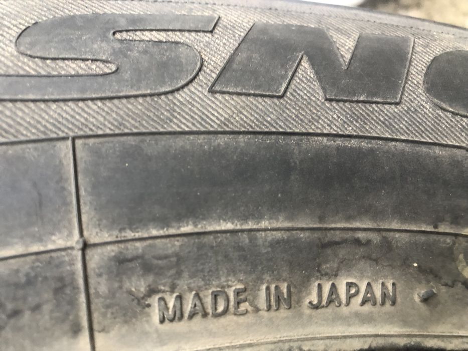 Продам пару зимней резины TOYO Japan 215/65 R16