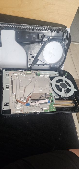 PlayStation 5 na części / uszkodzona – brak niektórych elementów