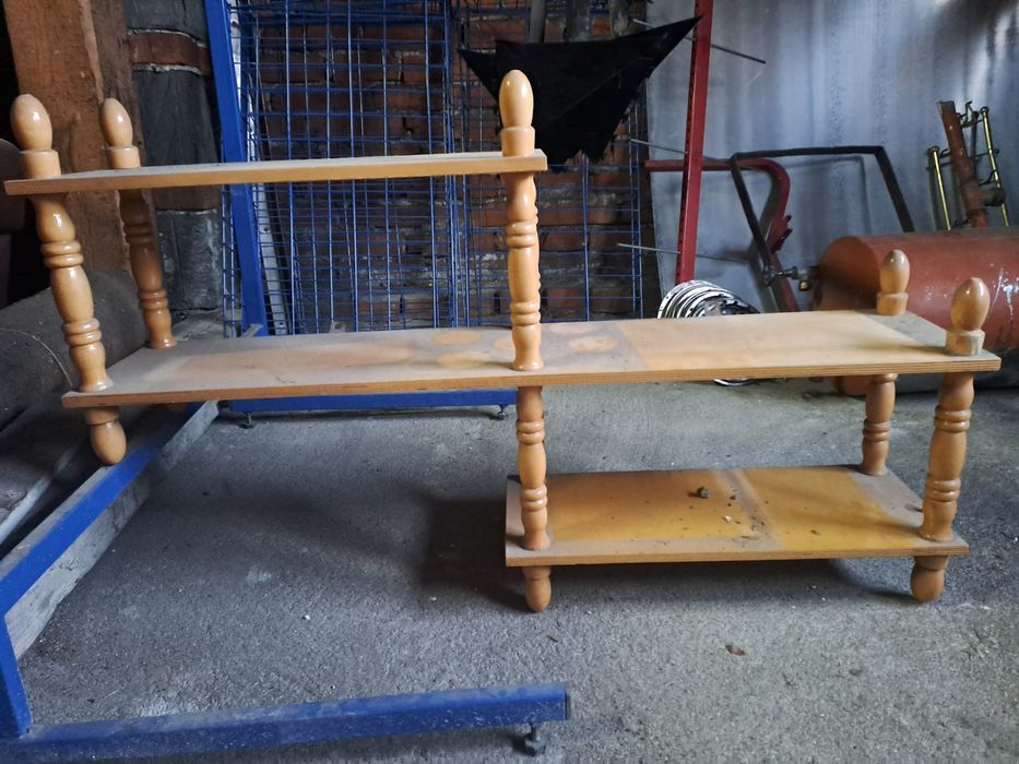 Półka ścienna z czasów PRL