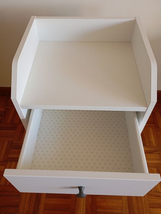 Mesinha de cabeceira