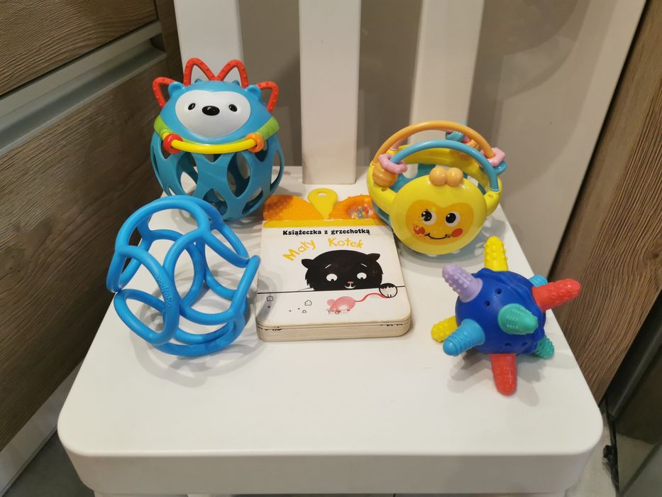 Zestaw grzechotek i gryzaków dla malucha