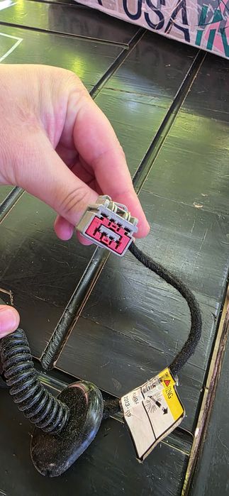 Електроамортизатор задней крышки багажника Ford Kuga 2013-2019г.