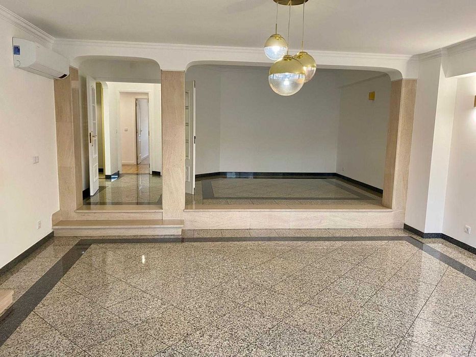 Apartamento T4 na Marquês de Pombal (Leiria)