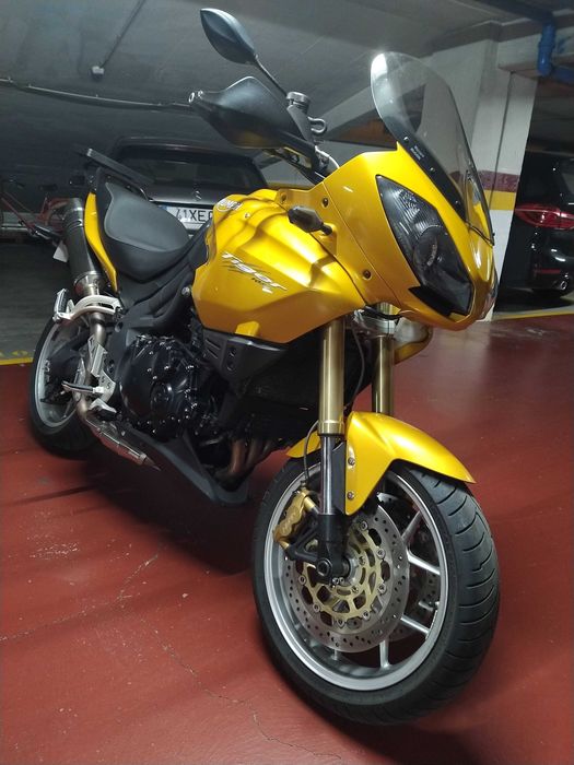 Triumph Tiger 1050 - Troco por Scooter ou mota menor
