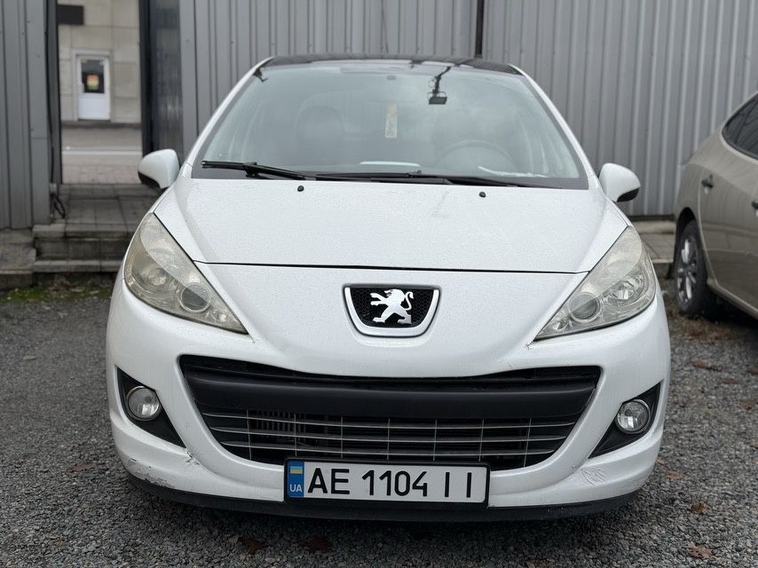 Продам Peugot 207 1.6 дизель 2010