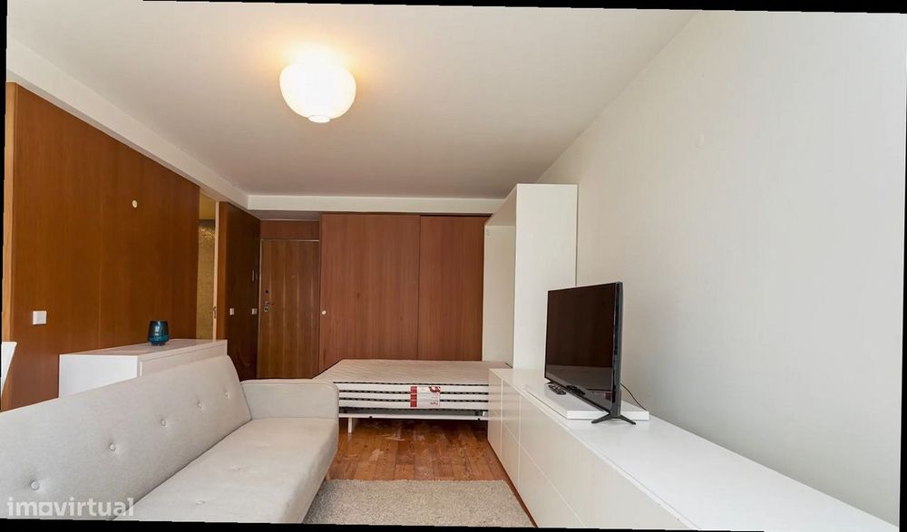 T0 com cozinha equipada e excelente localização em Ramalde