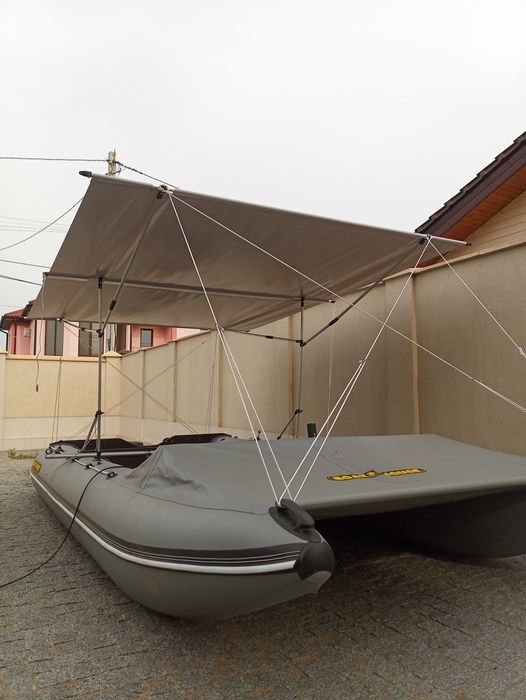 Катамаран Boathouse Travel 570 с парусом, тентом, креслами и столом