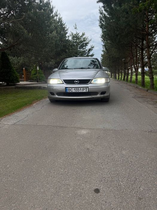 Opel vectra b 2000 року 1.8 бензин