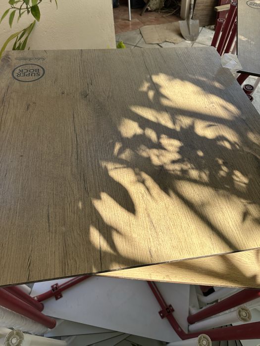 Vende se mesas de esplanda e cadeiras Muito bom estado