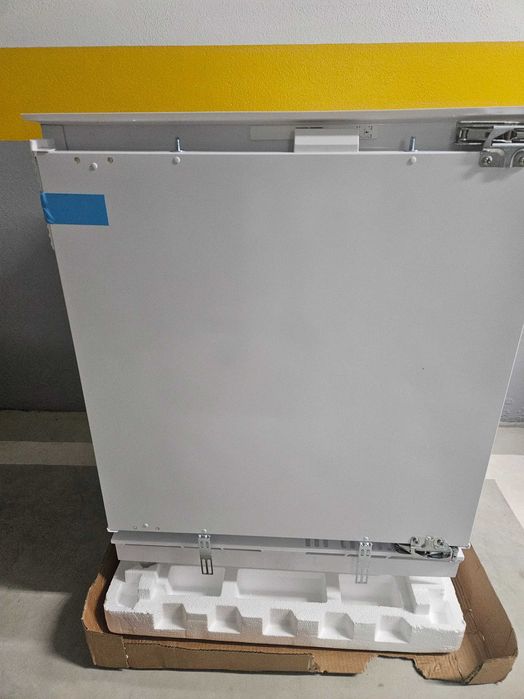 Arca Congeladora Vertical de Encastre Nova