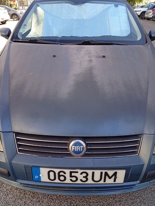 Fiat Stilo azul 3 portas PARADO