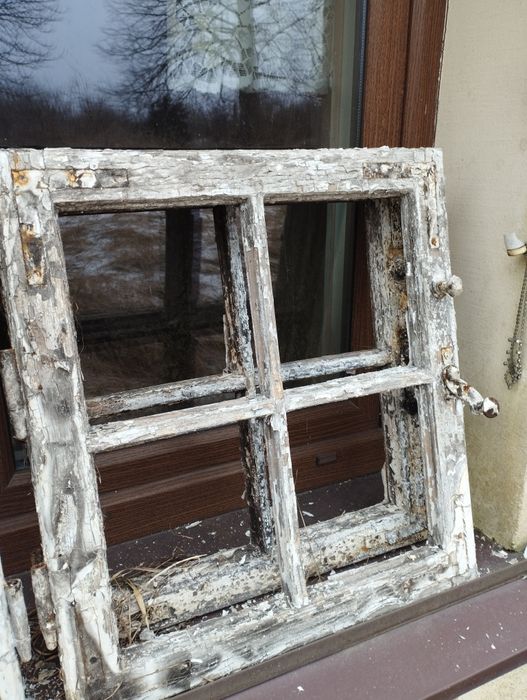 Stare skrzydła okienne-drewniane