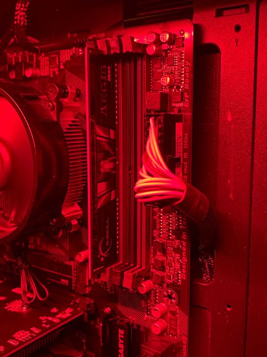 Komputer PC, AMD Ryzen 5 3.2 GHz, DDR4 8GB, SSD, M.2, Windows 10