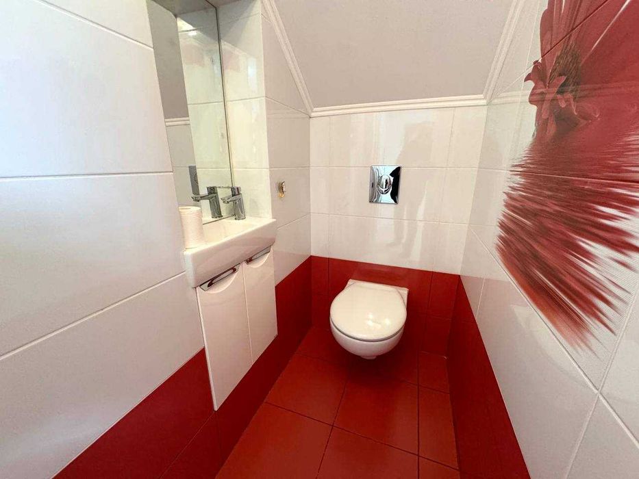 Котедж  з власним гаражем  Петра Полтави центр   300000