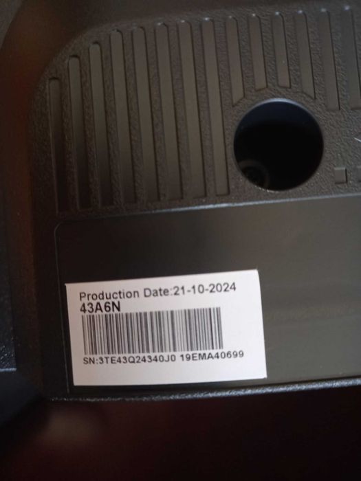 TV Hisense 436N 4K UHD LED - Nova com Ecrã danificado