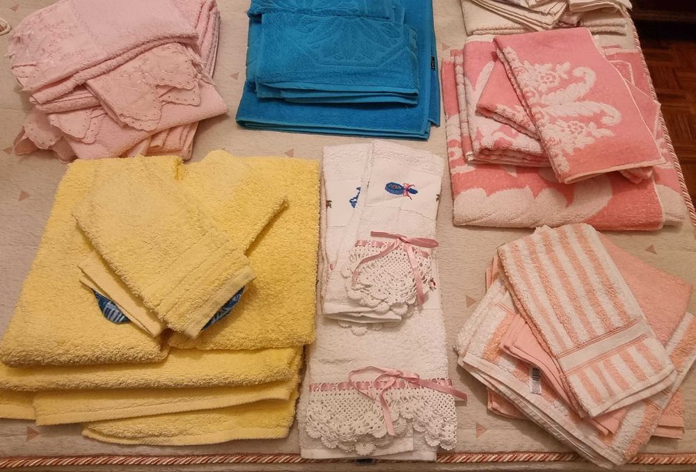 48 toalhas para casa de banho nunca usadas